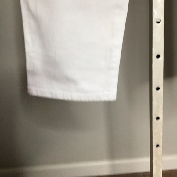 The Limited 917 Jeans White Capris - Picture 5 of 14